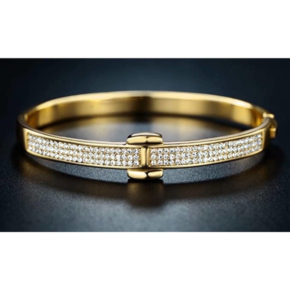 18K Gold Bangle Bracelet Crystal Belt Bangle Gold Swarovski Crystal Buckle NEW - Picture 2 of 6